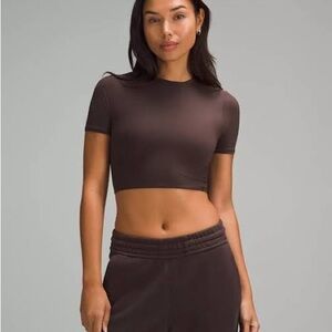 Nulu Crewneck Cropped T-Shirt -SQUO